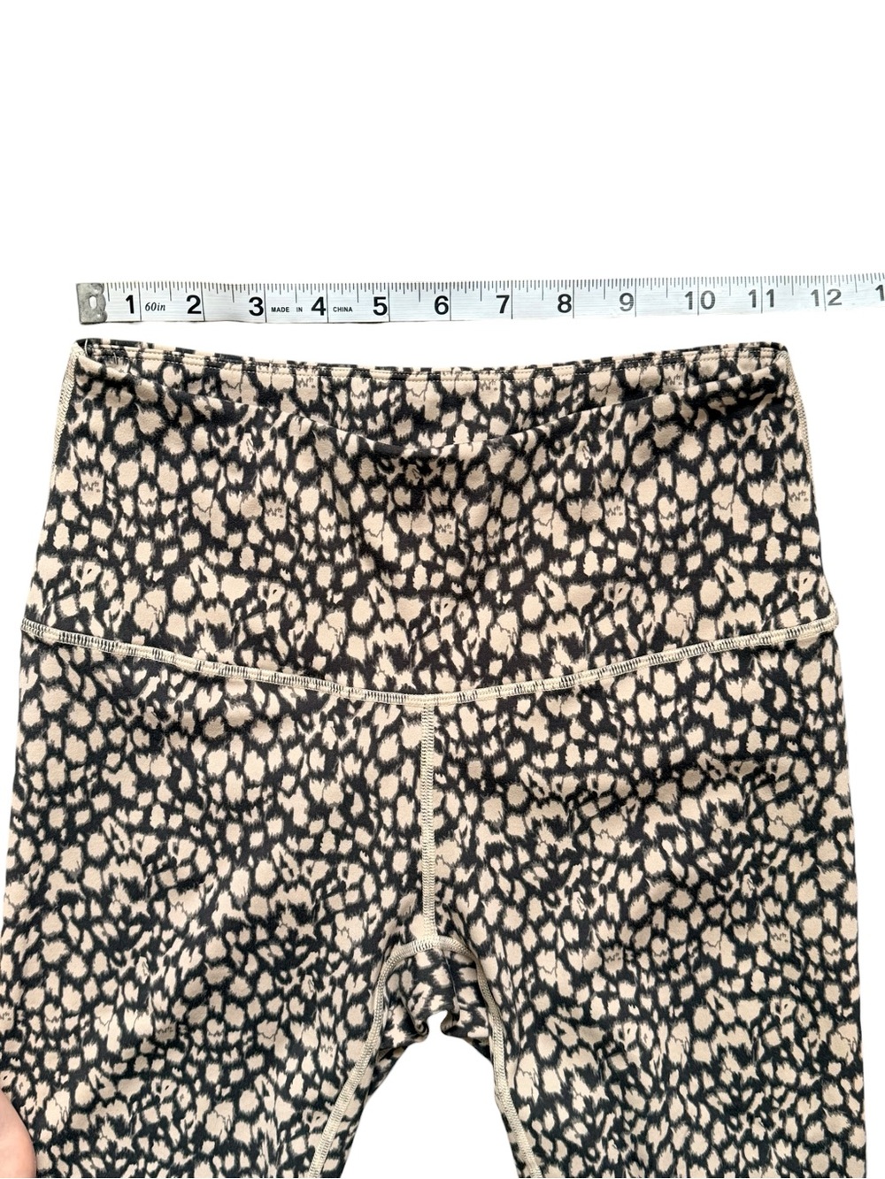 Varley High Rise Animal Print Cropped Leggings Size Small Beige Black - Picture 9 of 9